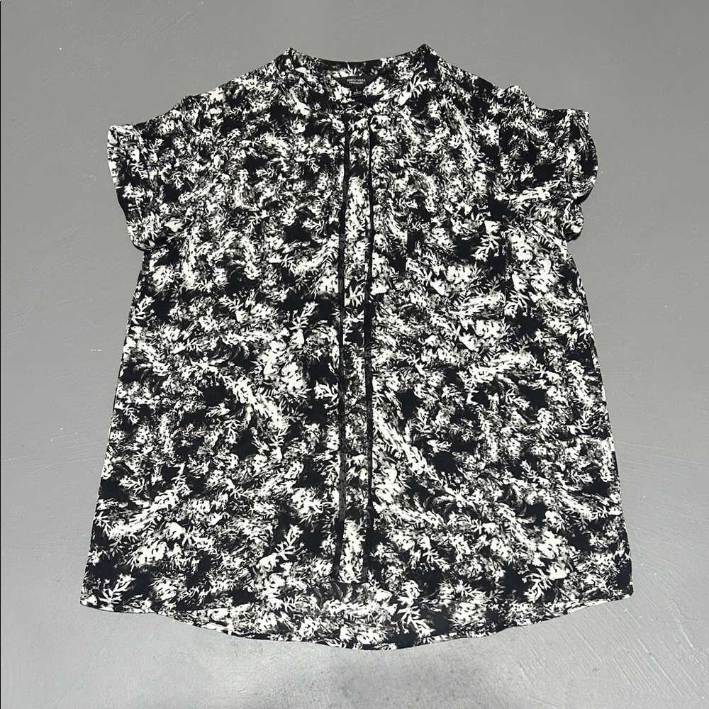 Simply Vera Vera Wang All Over Design Lightweight Shirt (Women’s Large)